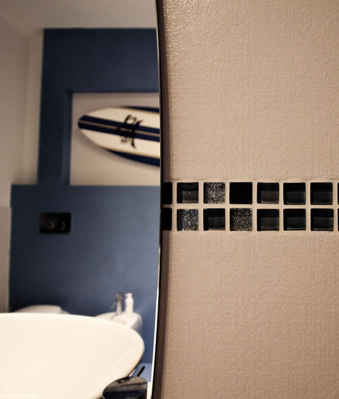 Bagno con inserti in mosaico (1)