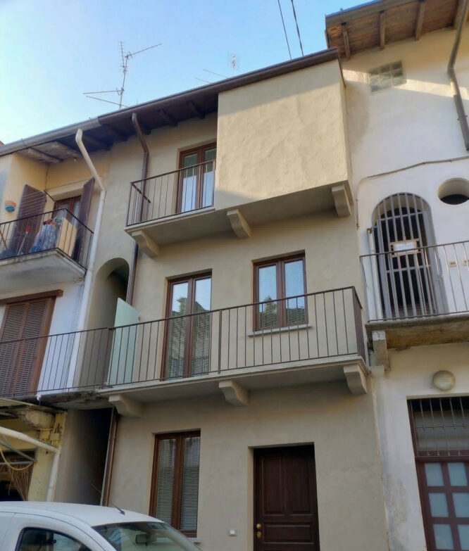 FOTOINSERIMENTO LATO CORTILE